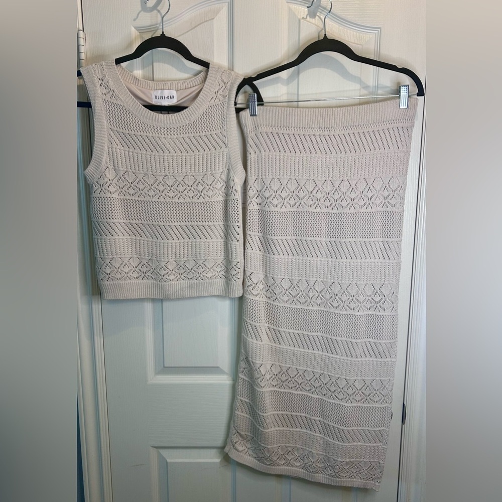 🤩”Olive & Oak” NWT Beige Knit Crochet 2 piece Ensemble w/ Gold Button Detailing